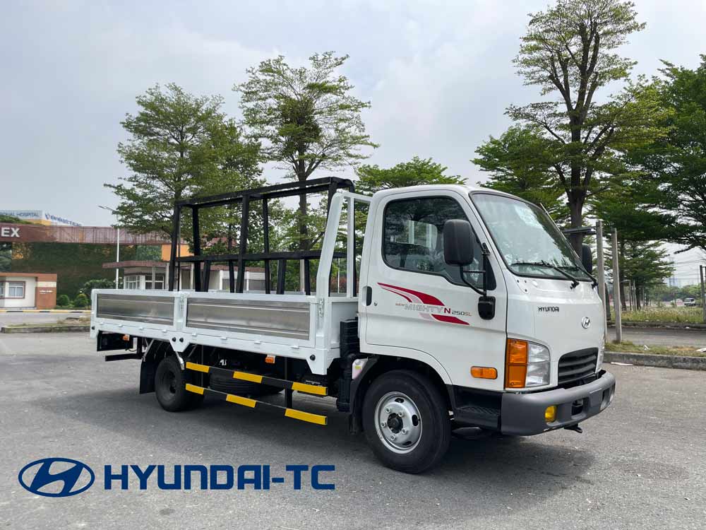 Xe tải chở kính Hyundai mighty N250SL tải trọng 2 tấn 4 mới nhất